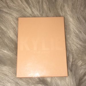 Kylie Jenner highlighter